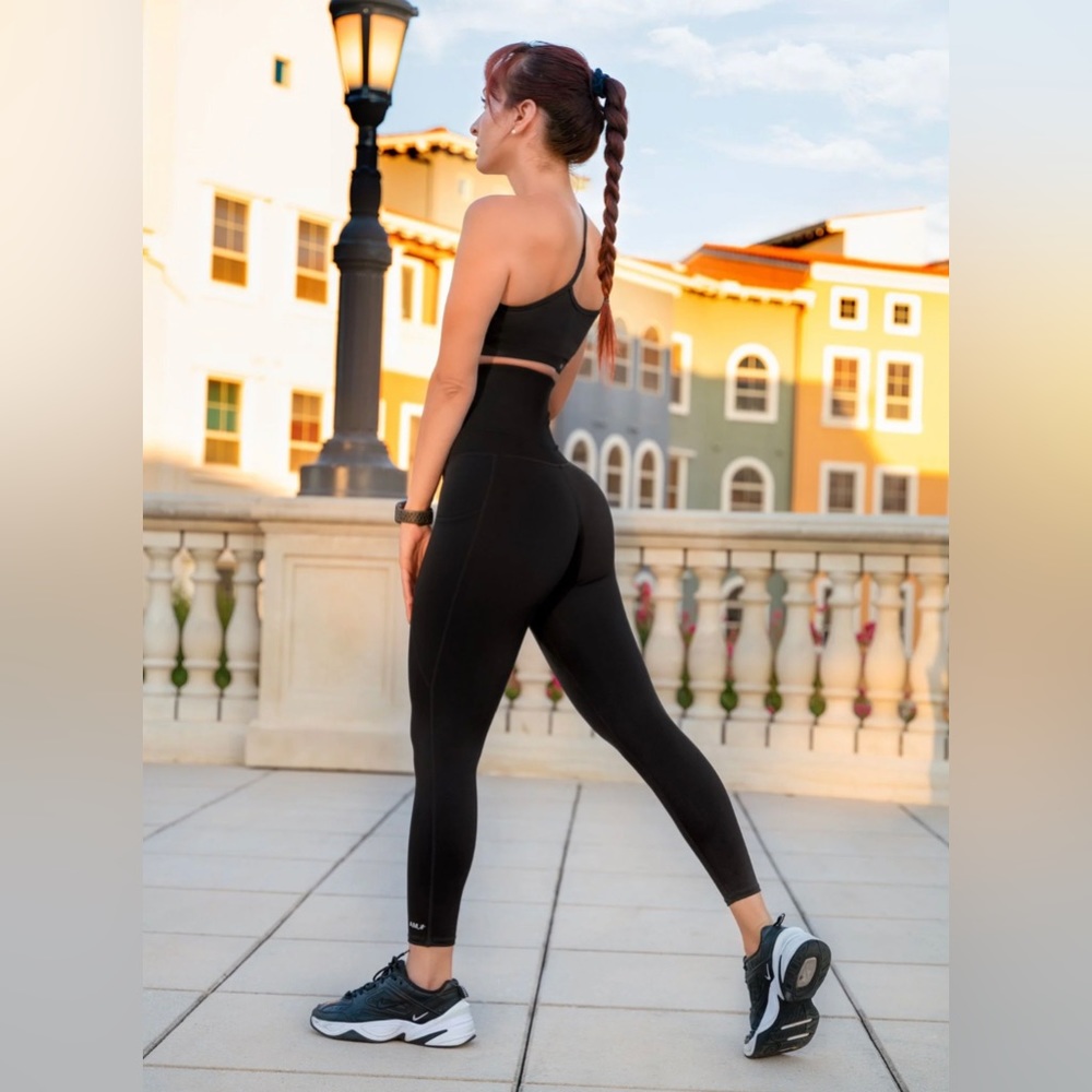 AthleticsMotion Waist-Shaper Leggings with Pocket, size M (fits like 2-4), black